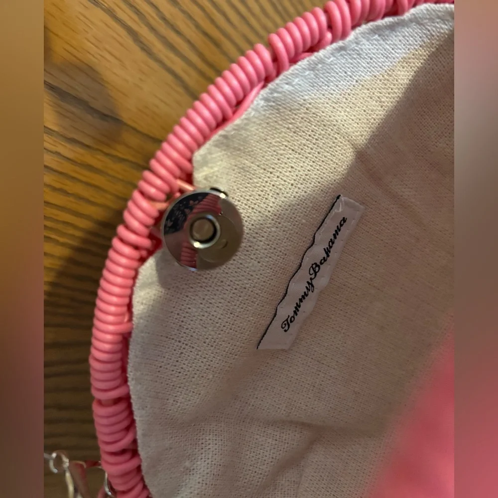 Tommy Bahama Pink Woven Wicker Pink Fish 🐠🩷 Crossbody Purse Clear Bead Bag NWT - Picture 6 of 8